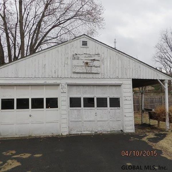 3rd image of 14 HAMPTON Avenue