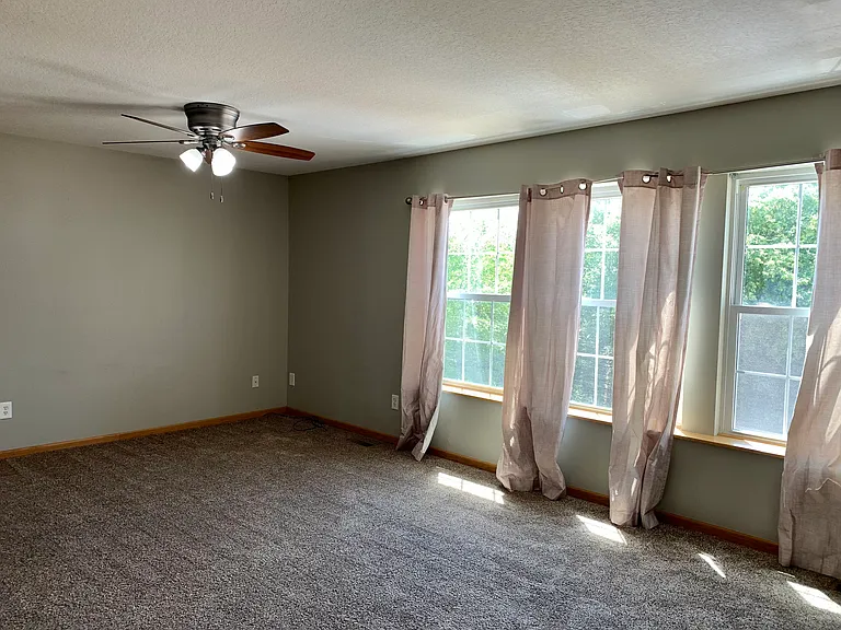 1145 SE Village View Ln — Photo 5