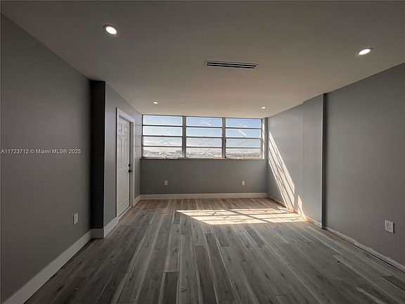 5th image of 13155 Ixora Ct