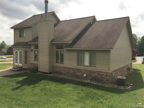 3rd image of 60 Jesswood Ln