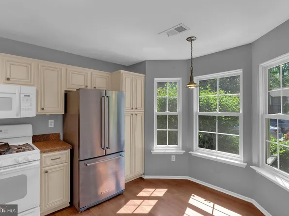 1111 Hickory Ct, Monmouth Junction, NJ 08852