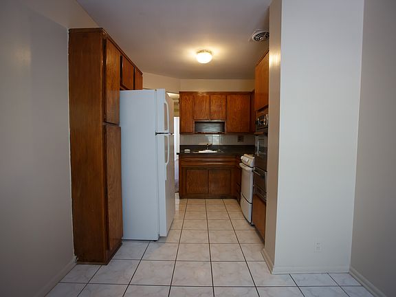 3rd image of 1912 E 51st St