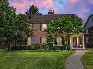 546 Neff Ln, Grosse Pointe, MI 48230