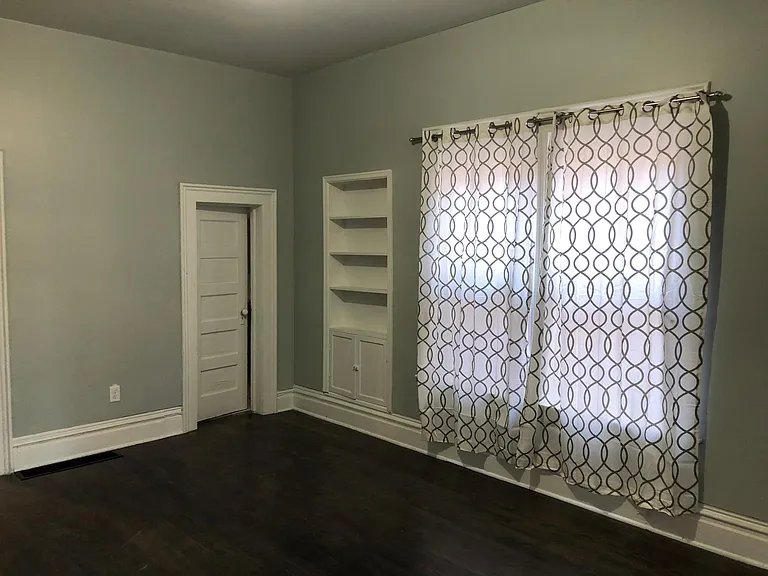 638 Emery St — Photo 9