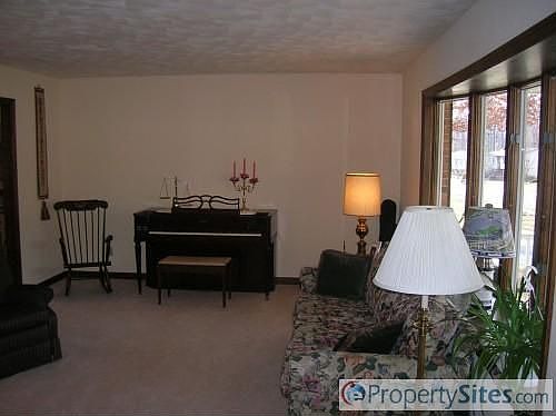 5th image of 411 Candlewood Dr