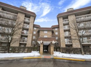 1280 Rudolph Rd APT 1E, Northbrook, IL 60062