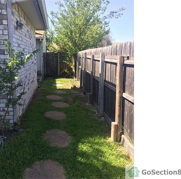 2nd image of 4528 Chapman St
