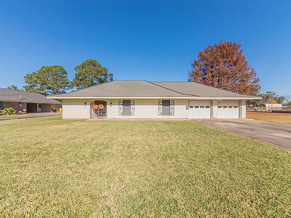 3rd image of 230 Saint Pierre Blvd