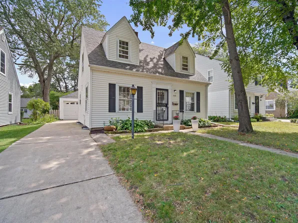 4640 N Idlewild Ave, Whitefish Bay, WI 53211