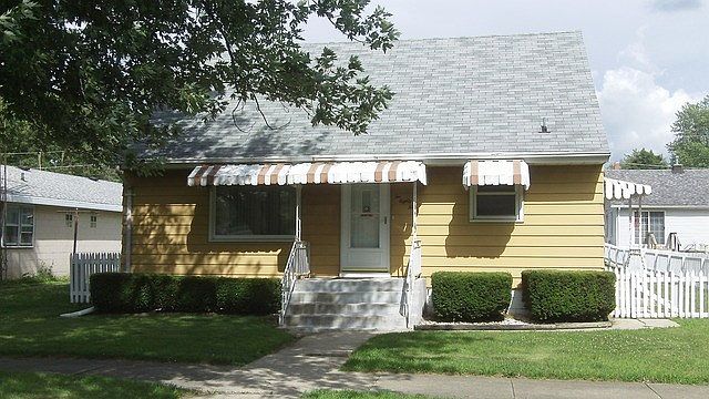 1st image of 284 N Forest Ave