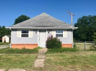 225 N Oak St, Big Cabin, OK 74332