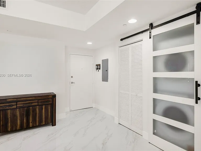 601 NE 23rd St #706 — Photo 8