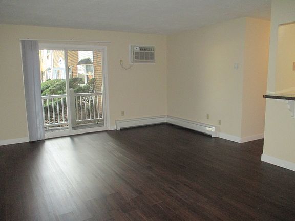 5th image of 3 Kensington Cir APT A