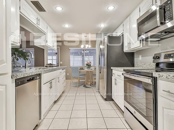 3rd image of 3802 S Shannon Dr