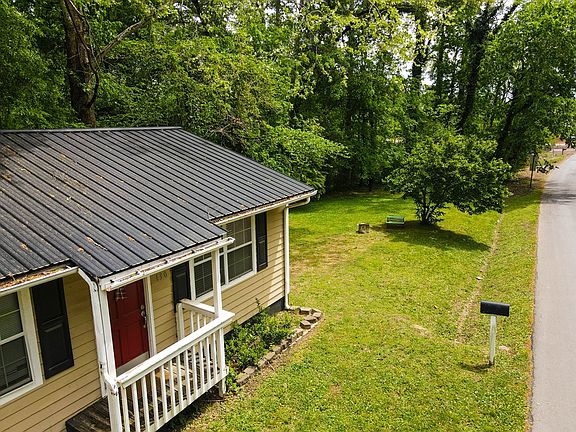 3rd image of 130 Round Knob Rd