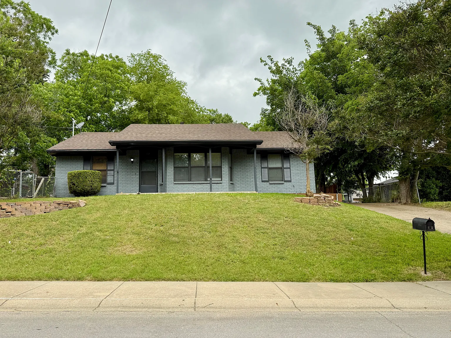 3 bed, 2.0 bath, 1400 sqft, $1,900 — Photo 1