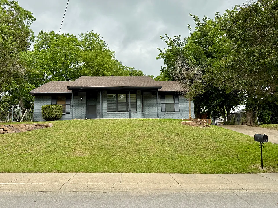 702 E Interurban St