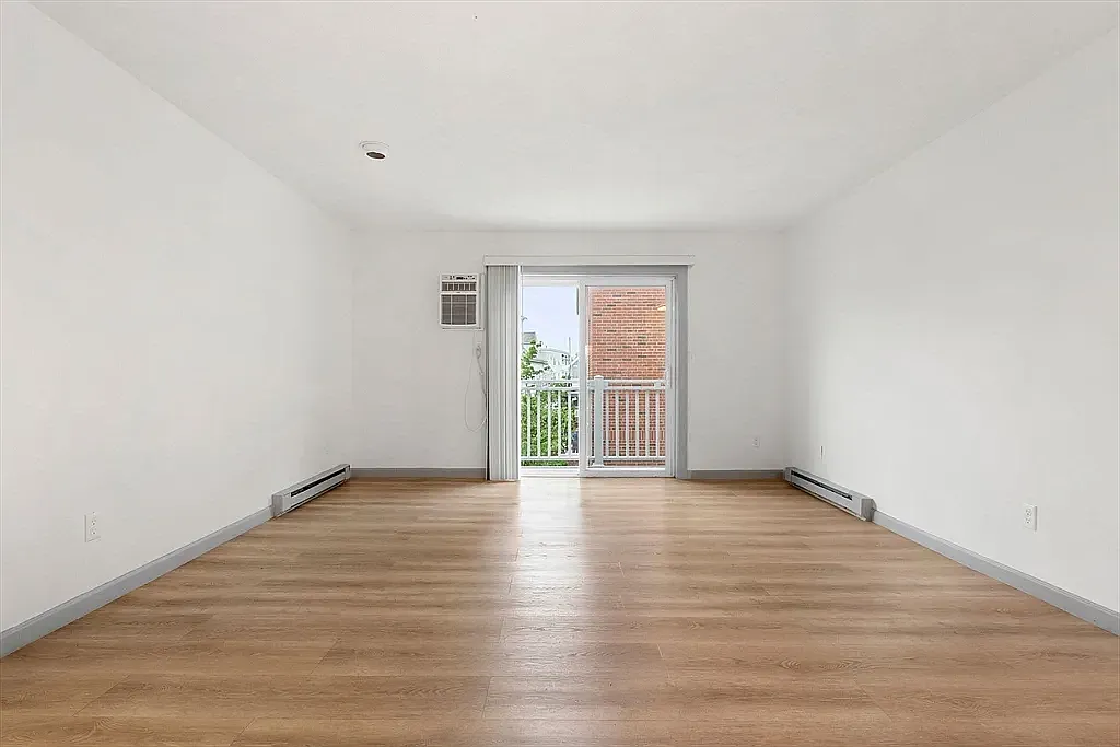1 bed, 588 sqft, $2,100 — Photo 4