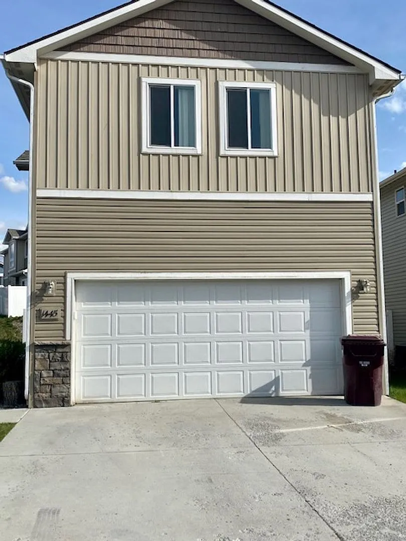 Photo 2 of 15 - 1445 SW Sagebrush Ln - Pullman, WA Building Photo - 1445 SW Sagebrush Ln
