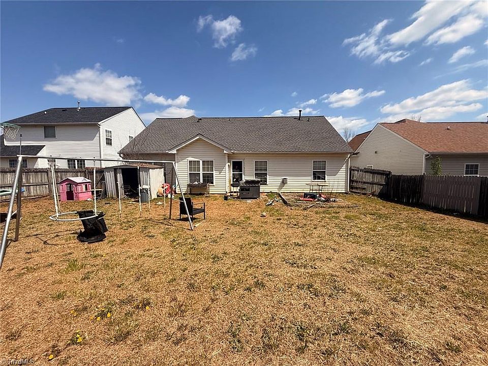 2nd image of 152 Scotland Ridge Dr