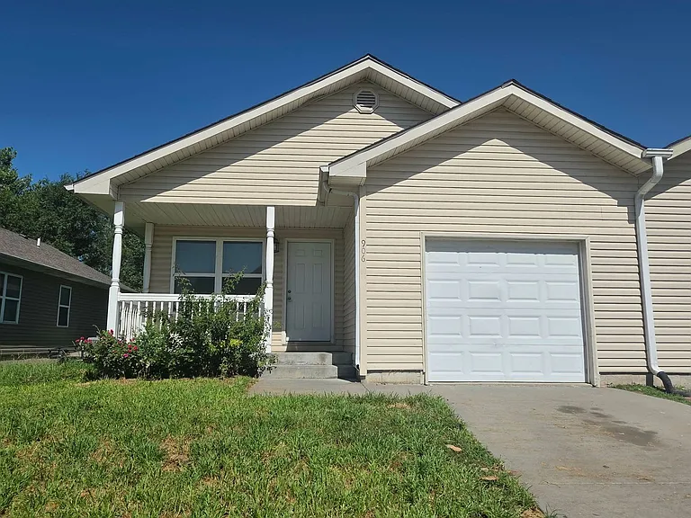 906 Whitetail Ct — Photo 1