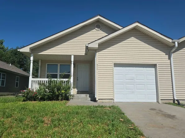 906 Whitetail Ct, Junction City, KS 66441