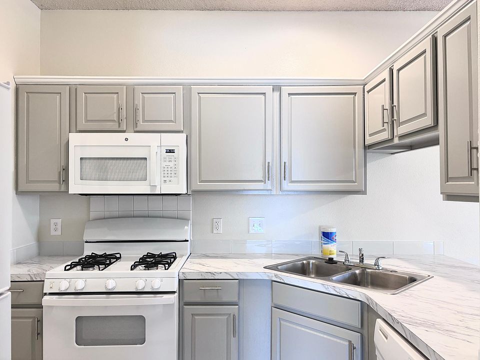 1st image of 2421 N Glenwood Dr