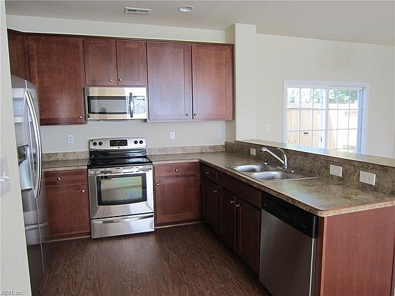 5th image of 925 12th St Unit 925