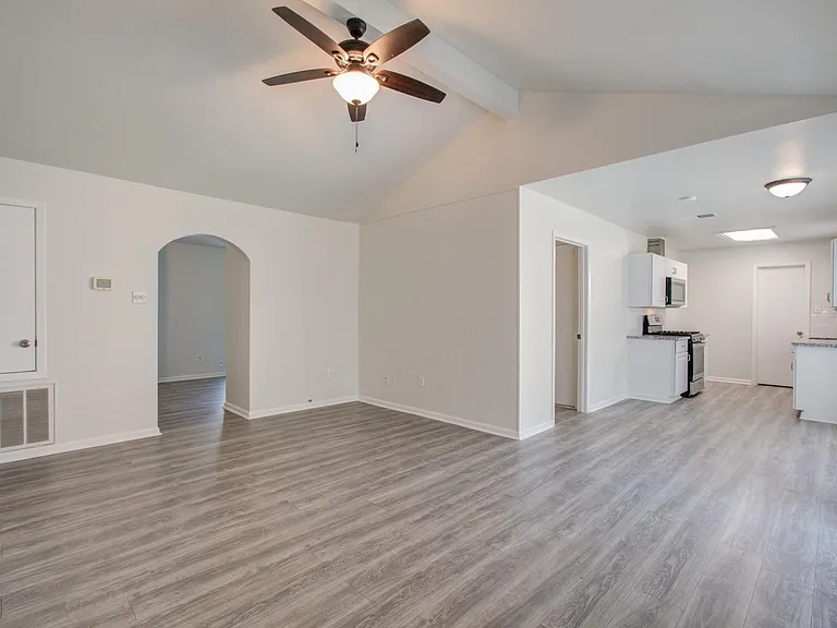 15611 La Casa Ln — Photo 10