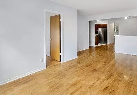 4th image of 31-29 37th St #3FF