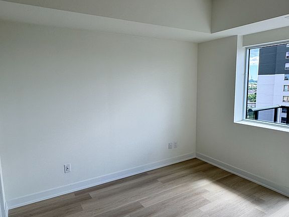 4th image of 2825 Jane St #1007