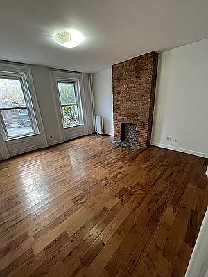 5th image of 295 E 139th St