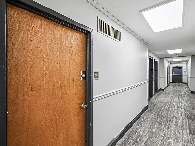 Bryn Mawr Apartments — Photo 19