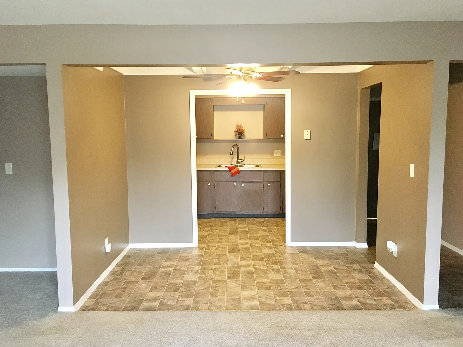 2 bed, 996 sqft, $1,150 — Photo 2