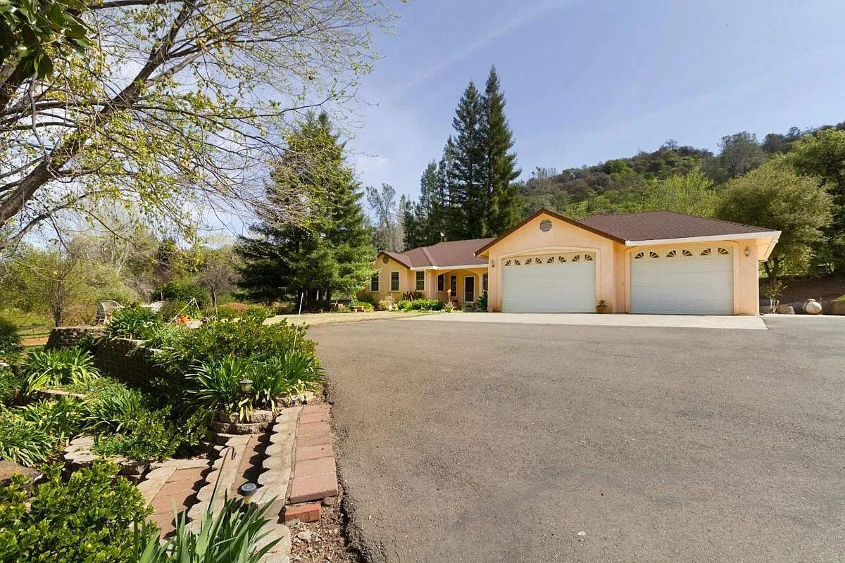 13531 Los Verjeles Rd photo 1