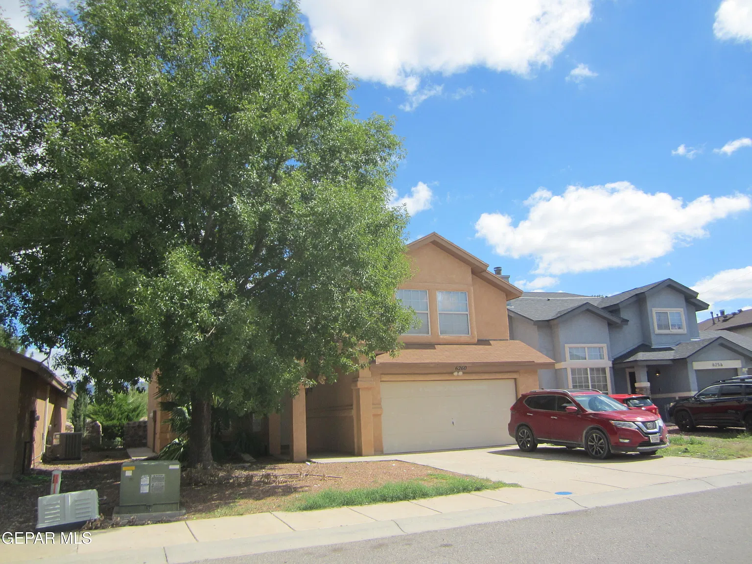 4 bed, 2.5 bath, 1968 sqft, $1,900 — Photo 2
