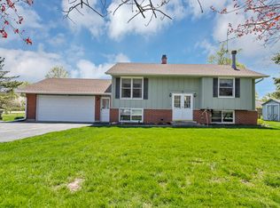 16 W Carol Ave, Cortland, IL 60112