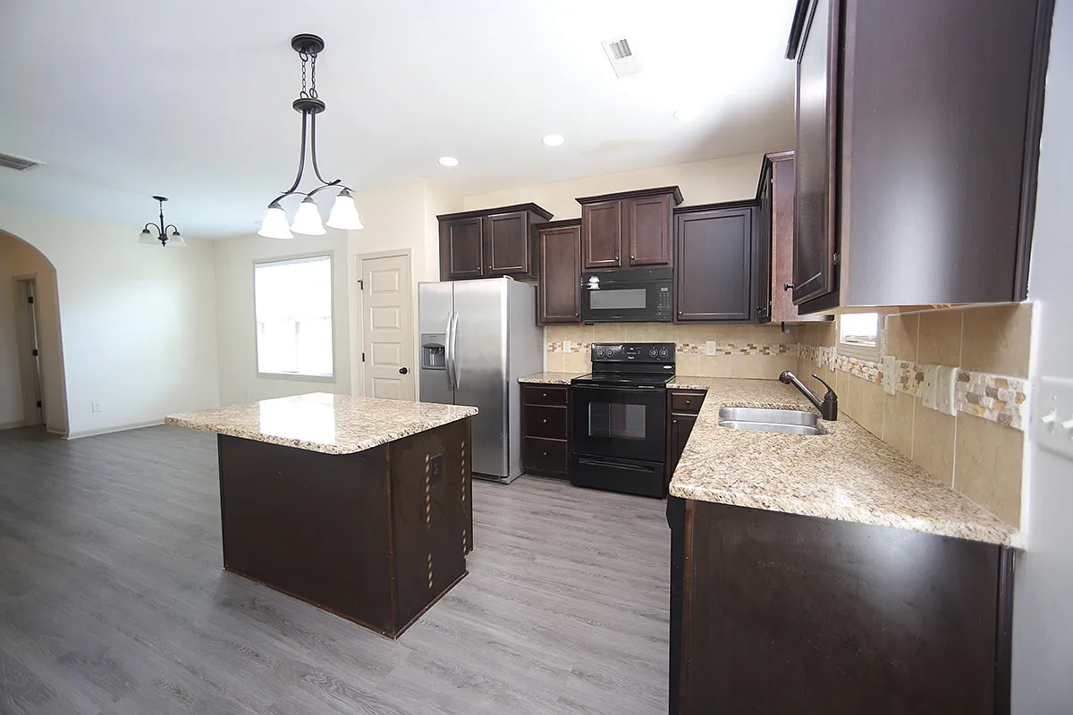 3 bed, 2.5 bath, 1531 sqft, $1,795 — Photo 3