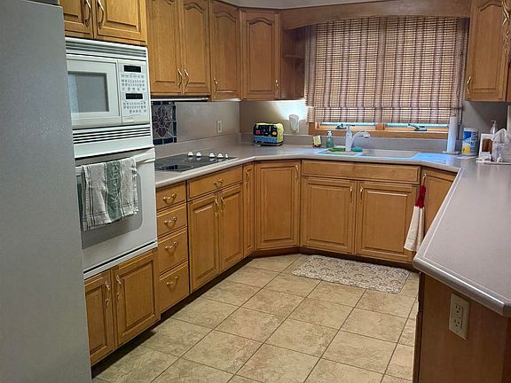 3rd image of 416 2nd St W