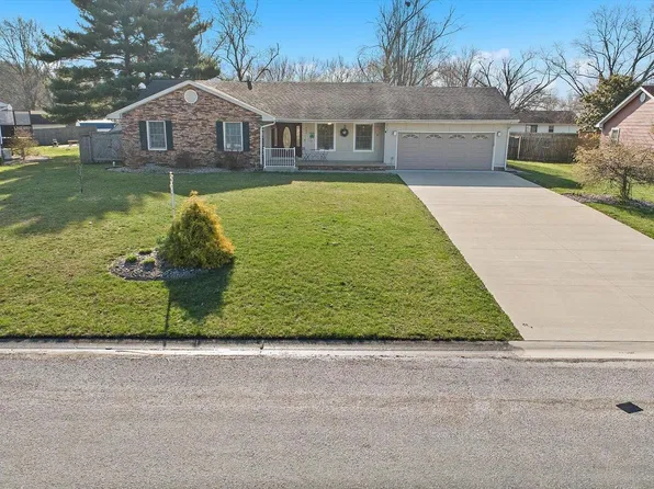 312 Circle Dr, Salem, IL 62881