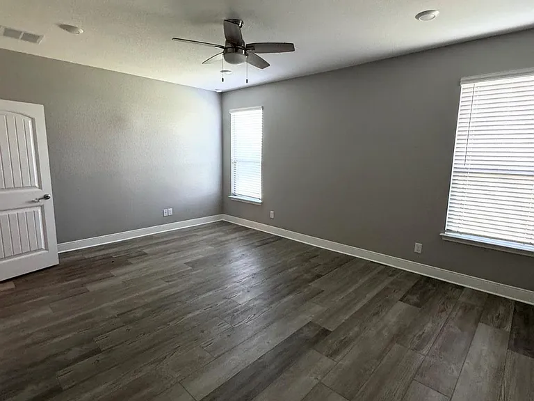 199 Kennicott Dr — Photo 6