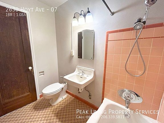 4th image of 2630 Hoyt Ave #7