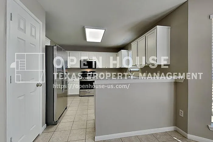4 bed, 2.5 bath, 2288 sqft, $2,250 — Photo 4