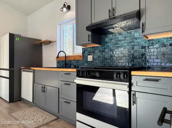 33605 Echo Lake Rd, Soldotna, AK 99669