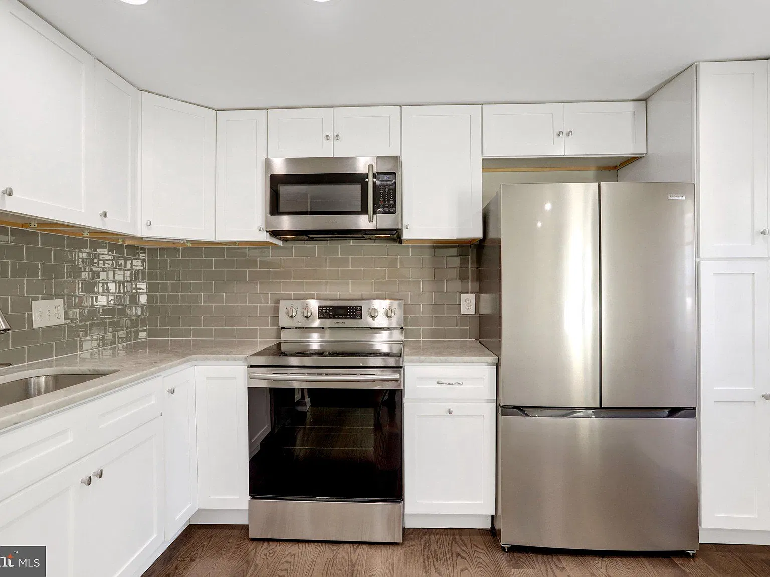 3 bed, 3.5 bath, 1866 sqft, $4,200 — Photo 3