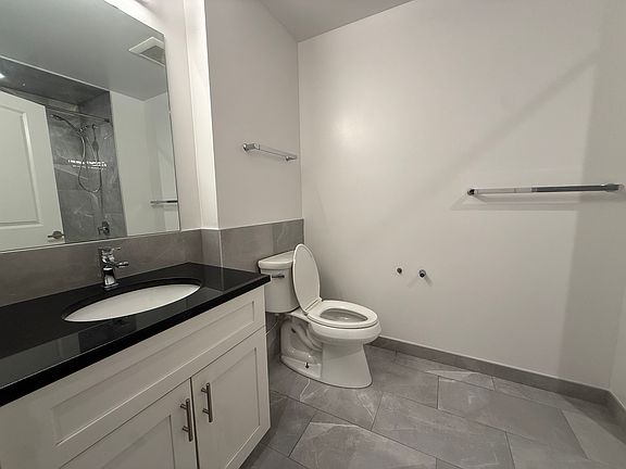 4th image of 1730-35 W Greenleaf Ave #206