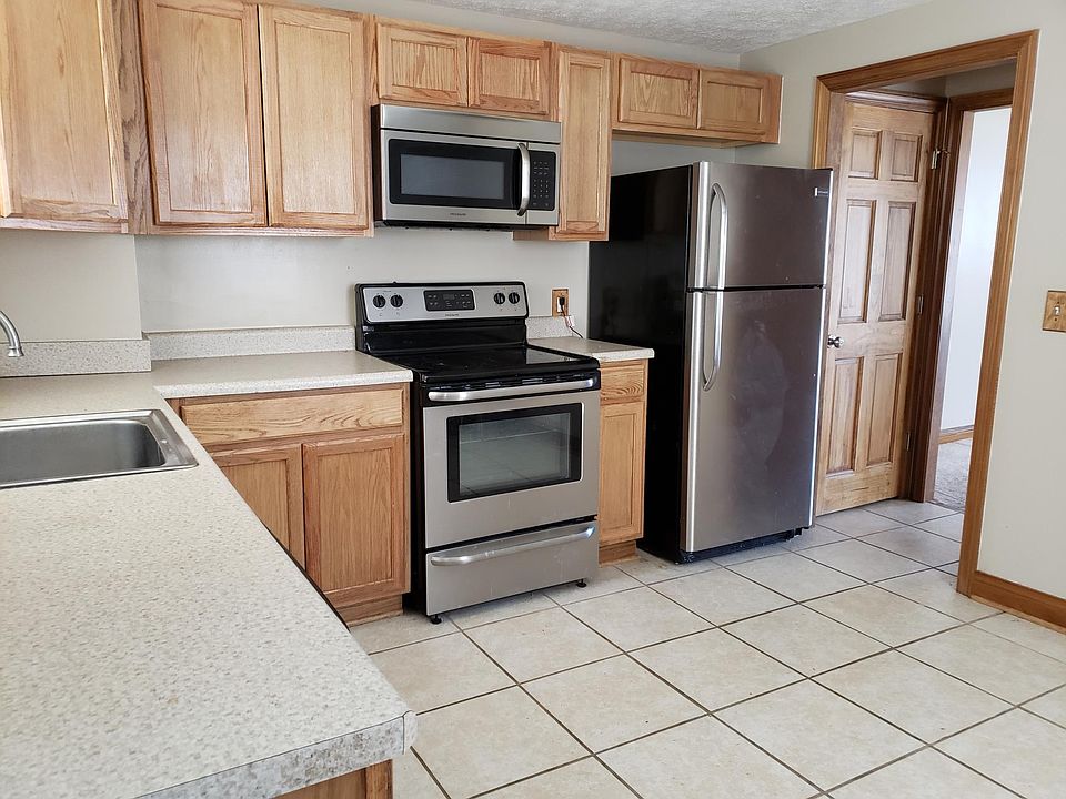 2nd image of 577 E Kossuth St