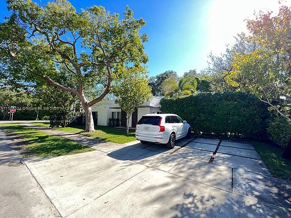 3rd image of 9634 NW 2nd Ave #2