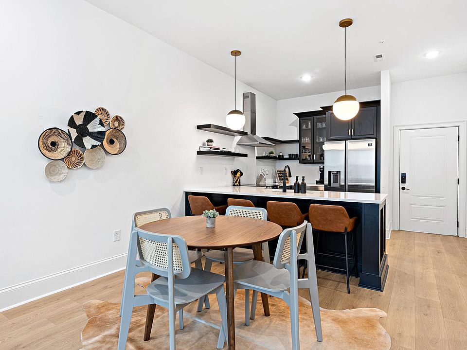 1st image of 404 Douglas Ave #102