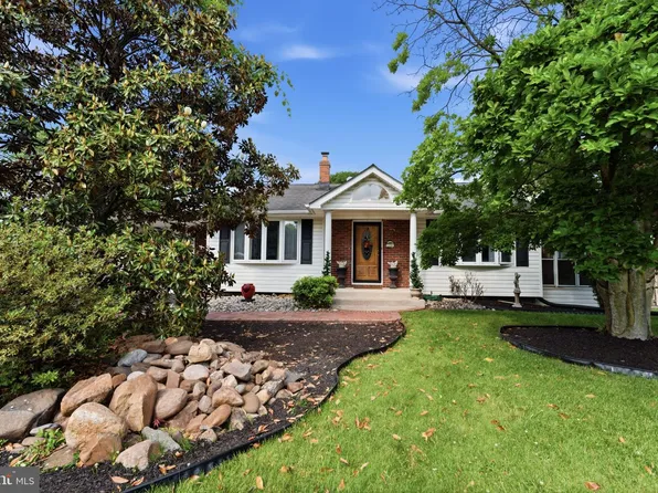 231 Cambria Ave, Bensalem, PA 19020